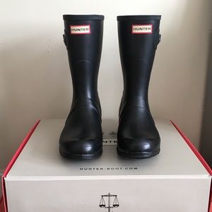 Hunter women’s short rain boots